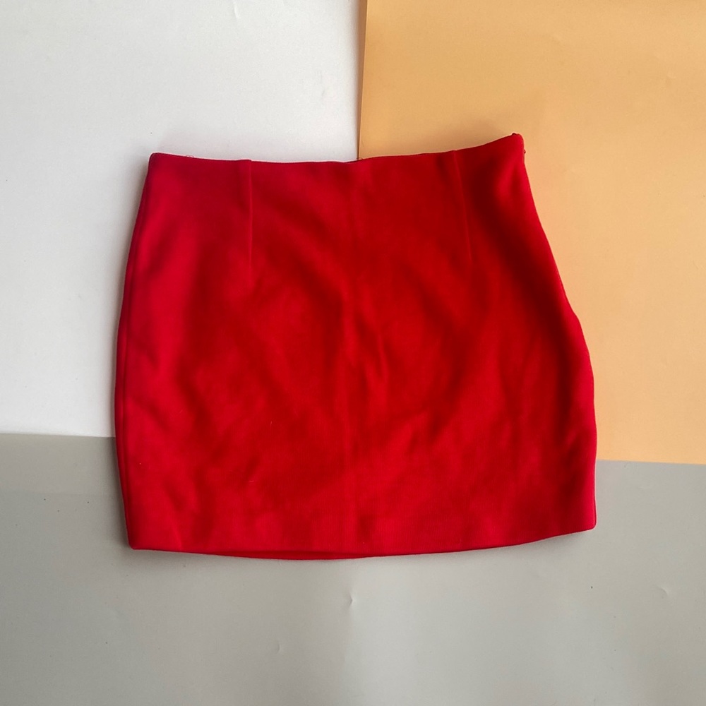 Chic Scarlet Knit Mini Skirt